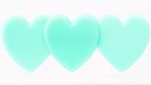 Декоративная наклейка на чехол три сердца зеленый